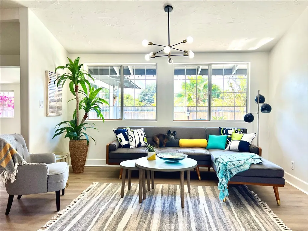 1767 W Chandeleur Drive, San Pedro, California 90732 home-pic-1