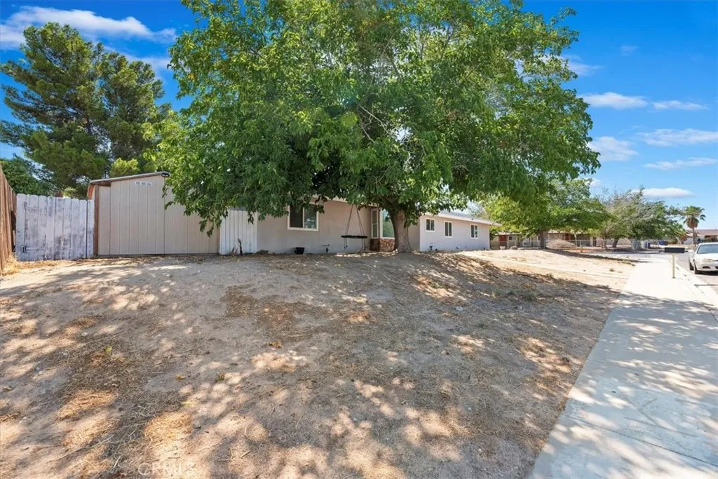 13671 Westwood Drive, Victorville, California 92395 home-pic-6