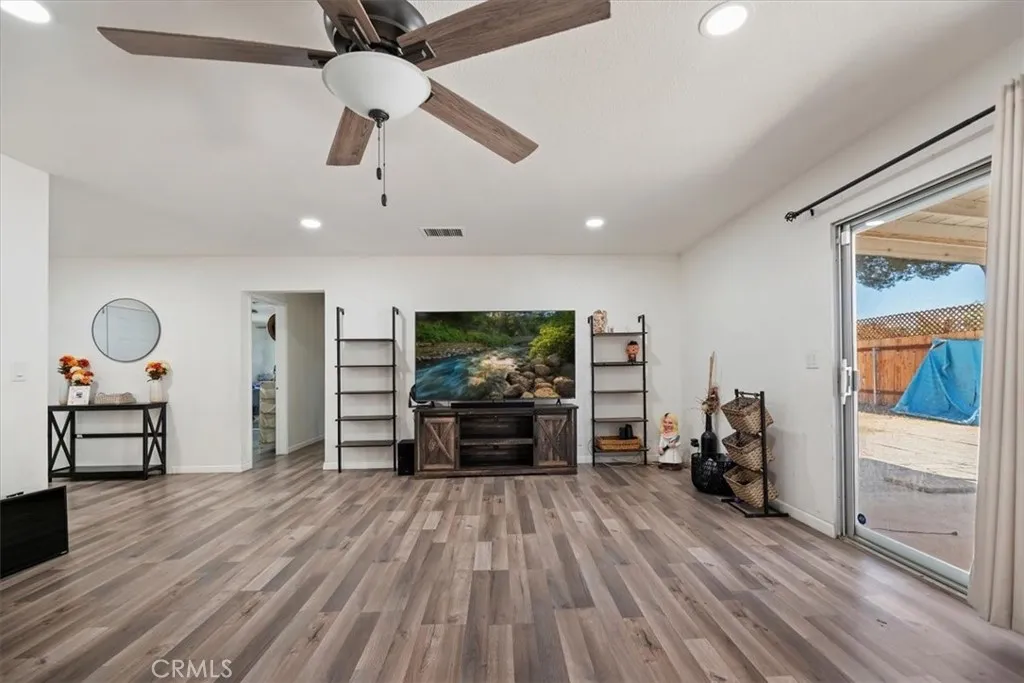 13671 Westwood Drive, Victorville, California 92395 home-pic-10
