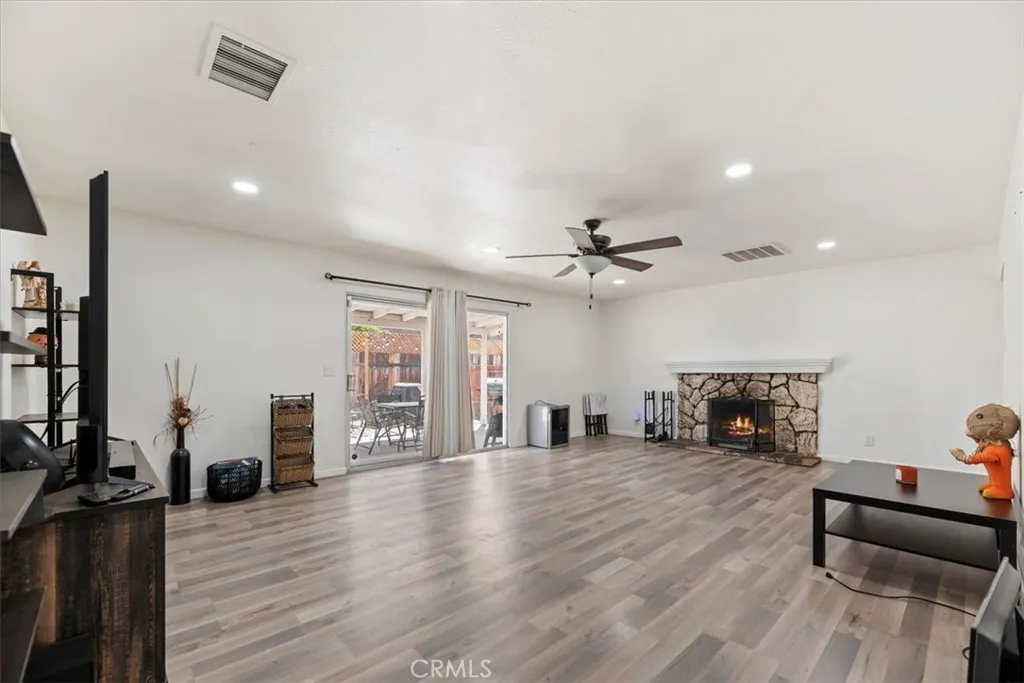 13671 Westwood Drive, Victorville, California 92395 home-pic-11