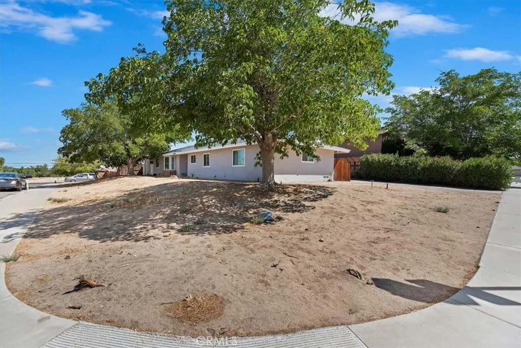 13671 Westwood Drive, Victorville, California 92395 home-pic-4