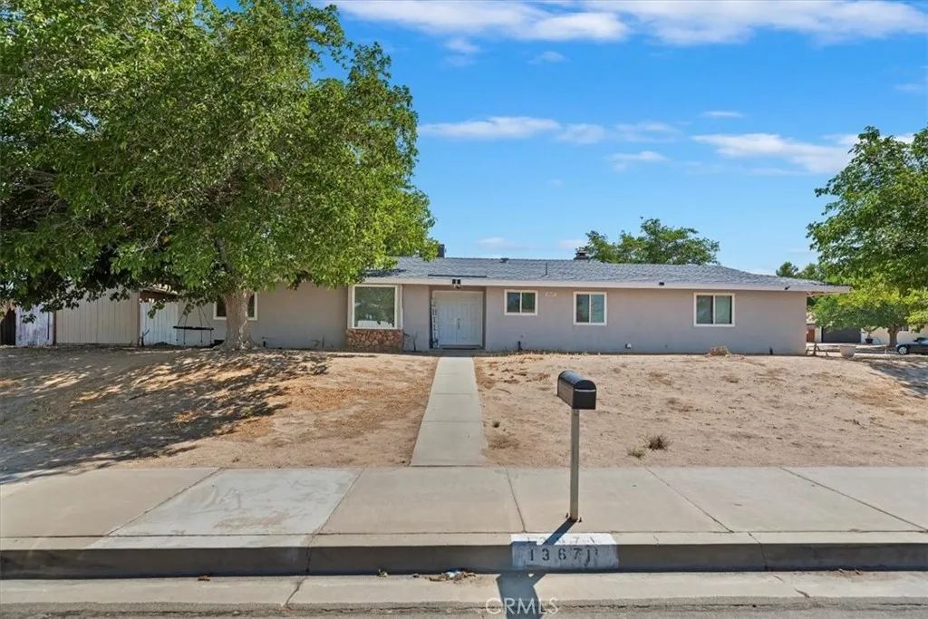 13671 Westwood Drive, Victorville, California 92395 home-pic-3
