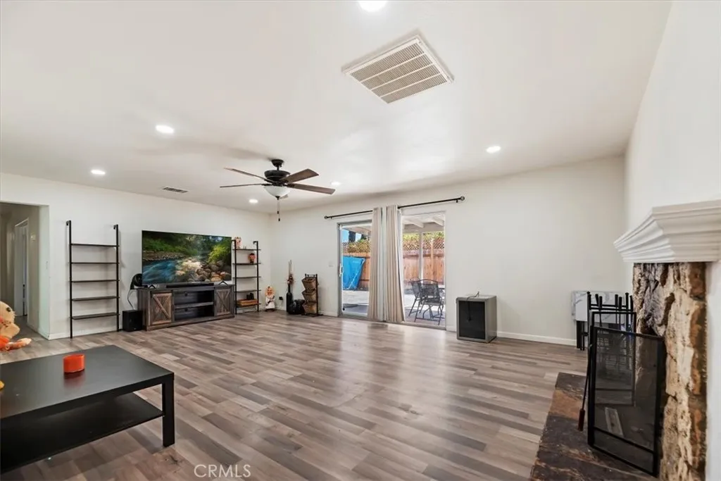 13671 Westwood Drive, Victorville, California 92395 home-pic-12