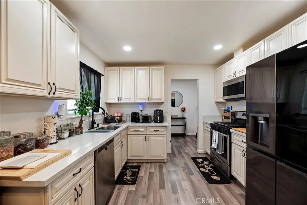 13671 Westwood Drive, Victorville, California 92395 home-pic-15