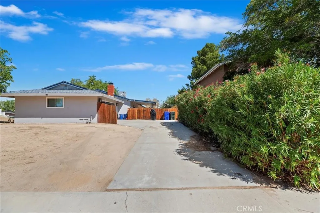 13671 Westwood Drive, Victorville, California 92395 home-pic-5