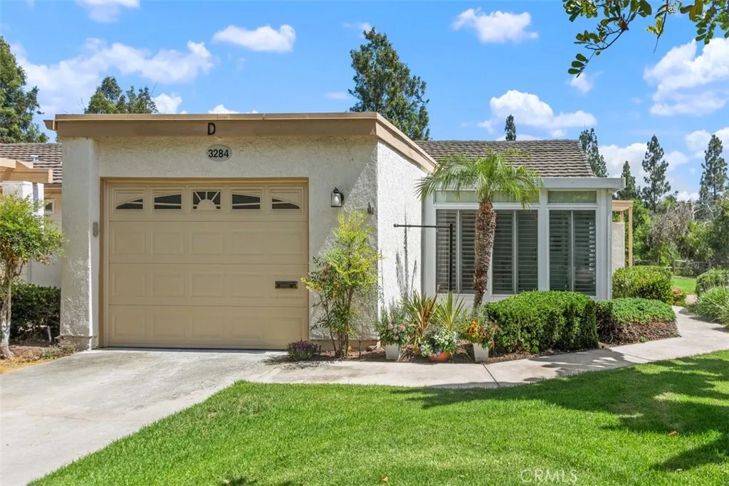 3284 San Amadeo D, Laguna Woods, California 92637, 1 Bedroom Bedrooms, ,1 BathroomBathrooms,Residential,For Sale,San Amadeo,OC25180477