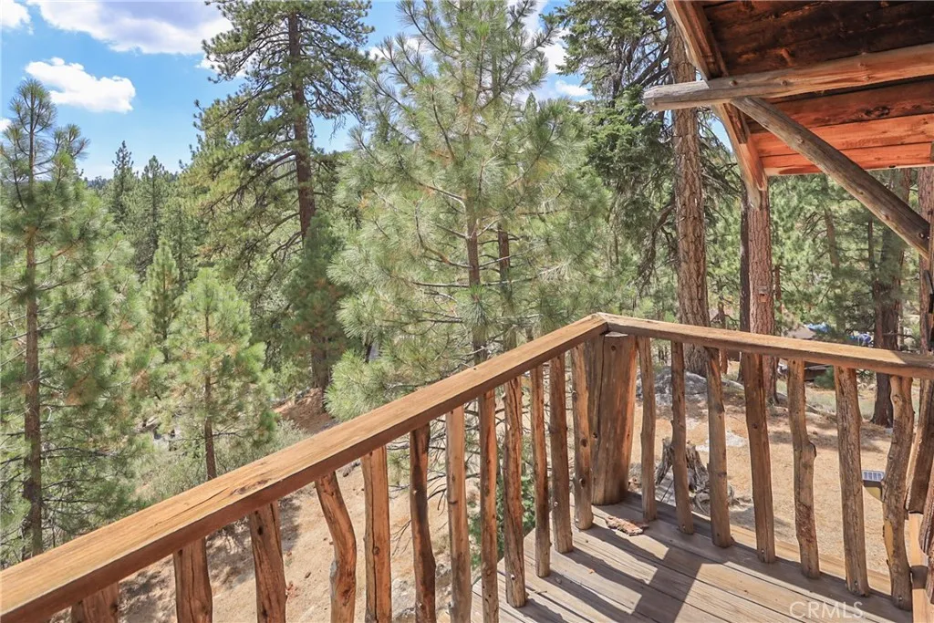 39342 Mohawk Drive, Fawnskin, California 92333 home-pic-27