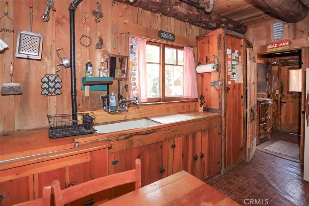 39342 Mohawk Drive, Fawnskin, California 92333 home-pic-8