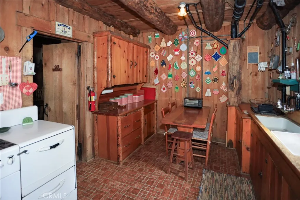 39342 Mohawk Drive, Fawnskin, California 92333 home-pic-7