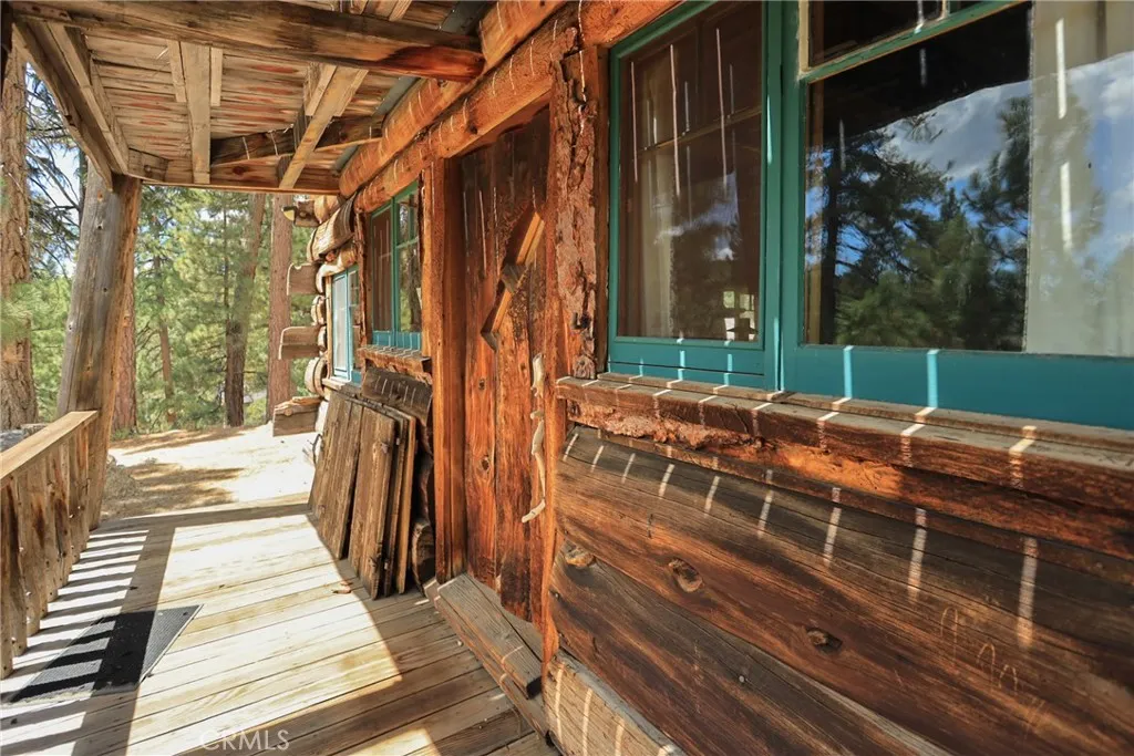 39342 Mohawk Drive, Fawnskin, California 92333 home-pic-37