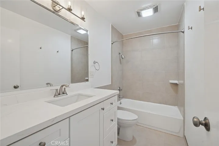82 Streamwood, Irvine, California 92620
