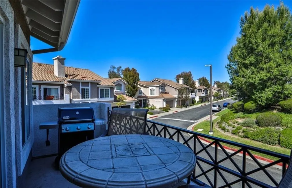 8025 E Sandstone Drive, Anaheim, California 92808 home-pic-34