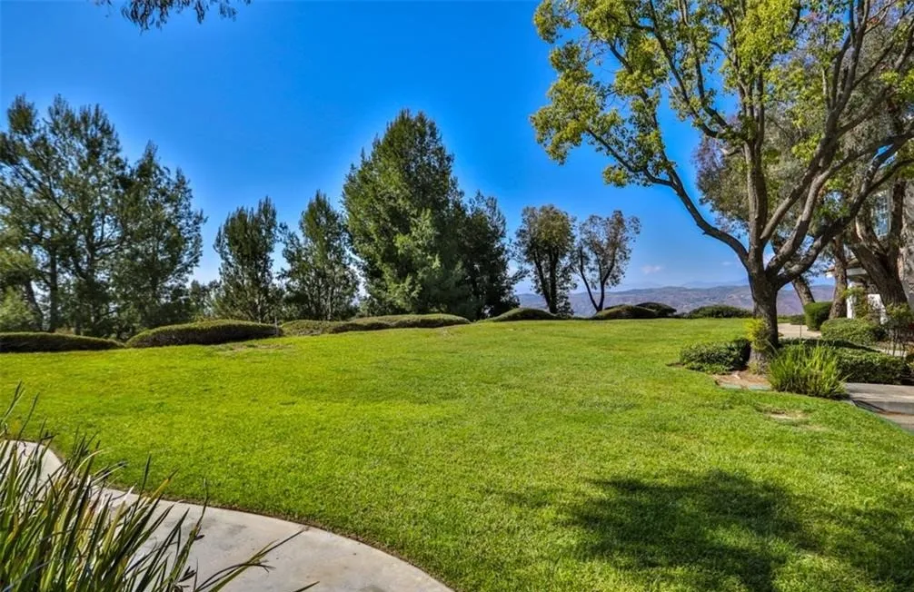 8025 E Sandstone Drive, Anaheim, California 92808 home-pic-6