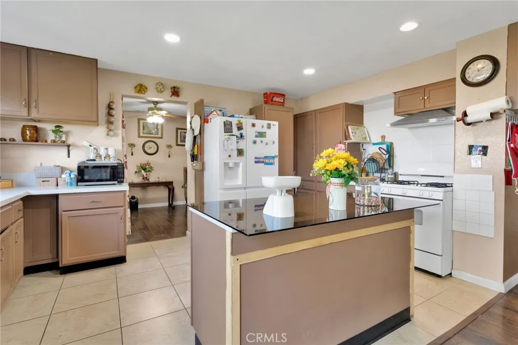 10654 Alton Place, Adelanto, California 92301 home-pic-8