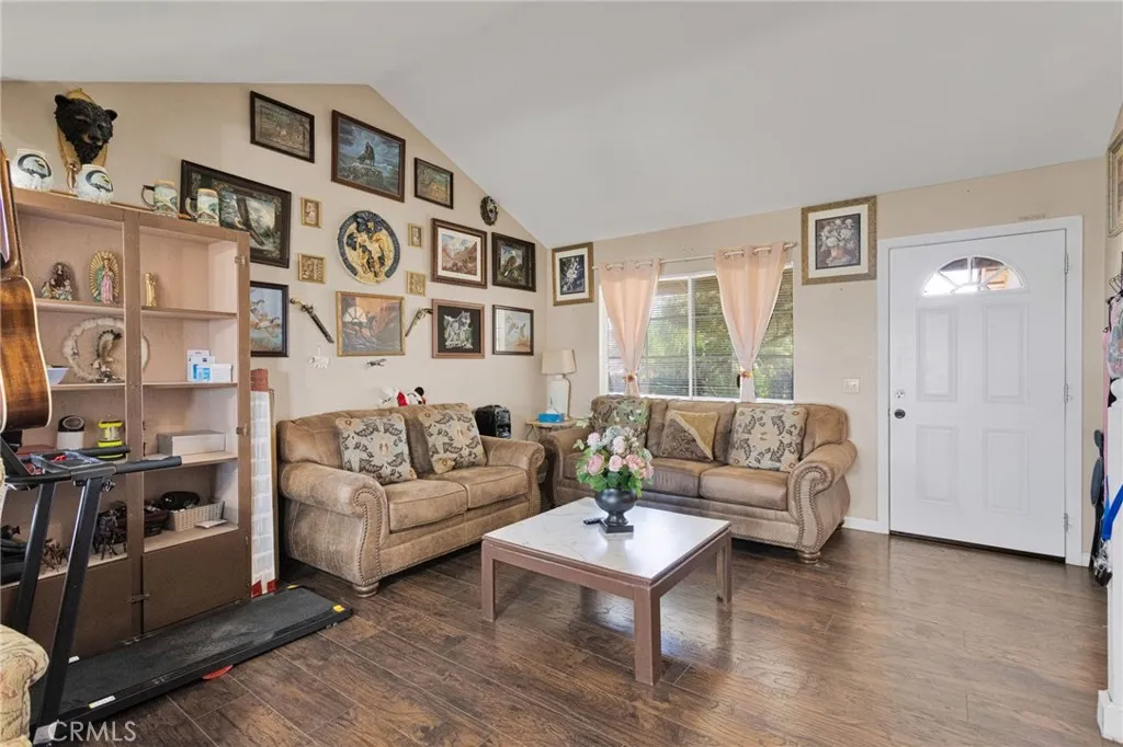 10654 Alton Place, Adelanto, California 92301 home-pic-3