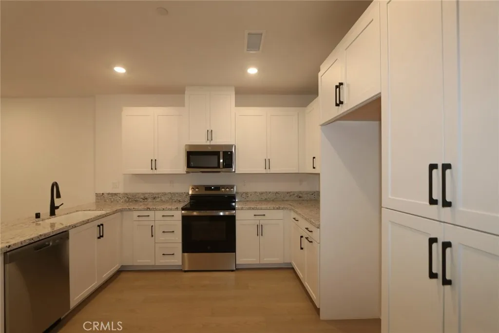 16126 Spicebush Lane, Chino, California 91708 home-pic-3