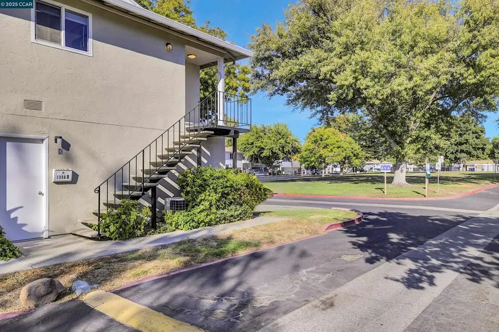 1356 Del Rio Cir D, Concord, California 94518 home-pic-27