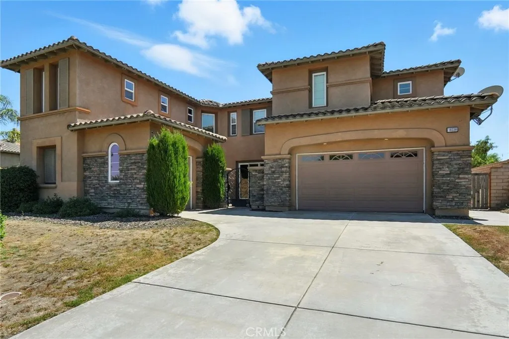 18338 Lakepointe Drive, Riverside, California 92503, 4 Bedrooms Bedrooms, ,4 BathroomsBathrooms,Residential,For Sale,Lakepointe,PW25194899