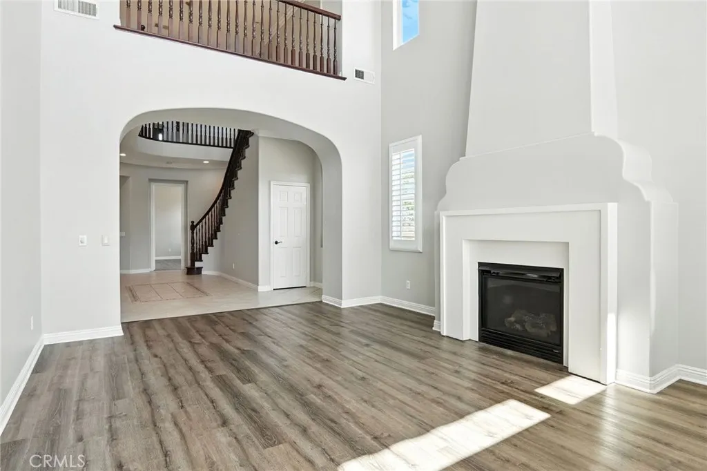 18338 Lakepointe Drive, Riverside, California 92503 home-pic-11