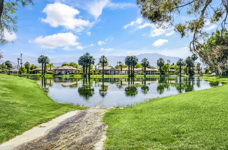 447-Sunningdale-Dr-47