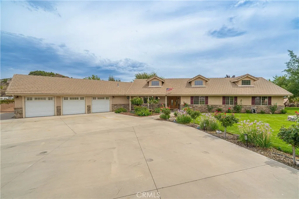 33926 Mcennery Canyon Road, Acton, California 93510, 4 Bedrooms Bedrooms, ,3 BathroomsBathrooms,Residential,For Sale,Mcennery Canyon,SR25195609
