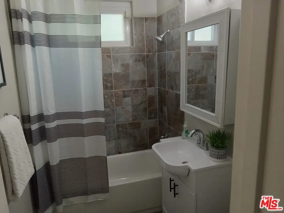 2553 Pine Avenue, Long Beach, California 90806 home-pic-18