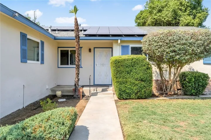 1725 Dennis Avenue, Clovis, California 93611
