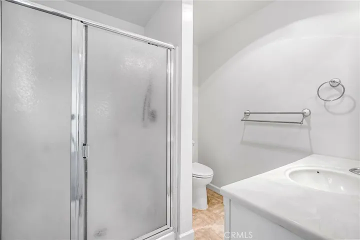 1725 Dennis Avenue, Clovis, California 93611