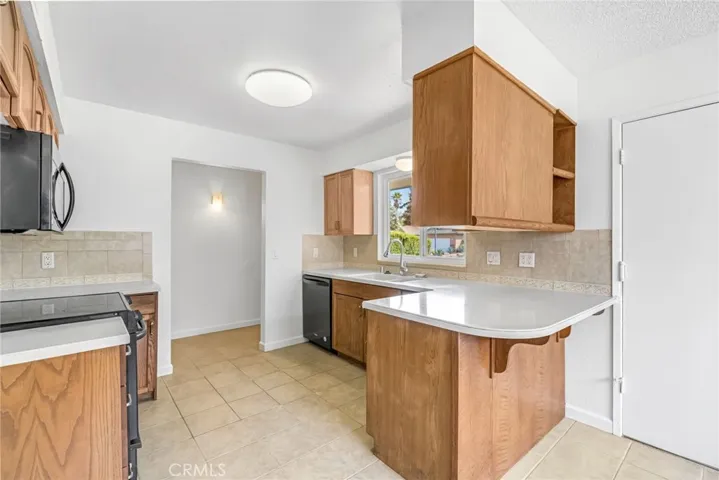 1725 Dennis Avenue, Clovis, California 93611