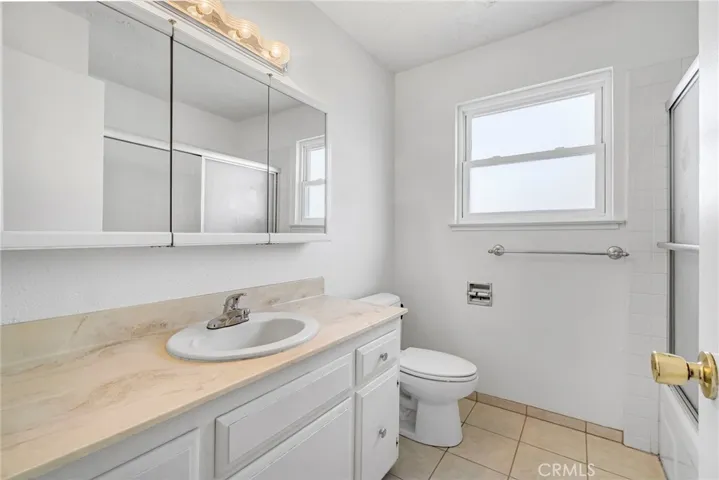 1725 Dennis Avenue, Clovis, California 93611