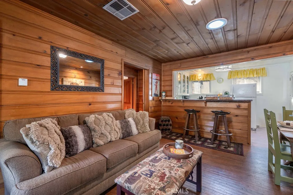 39335 N Shore Drive, Fawnskin, California 92333 home-pic-12