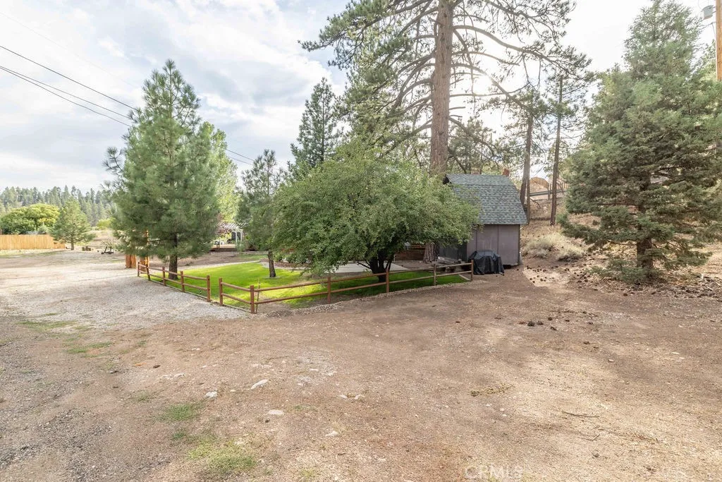 39335 N Shore Drive, Fawnskin, California 92333 home-pic-36