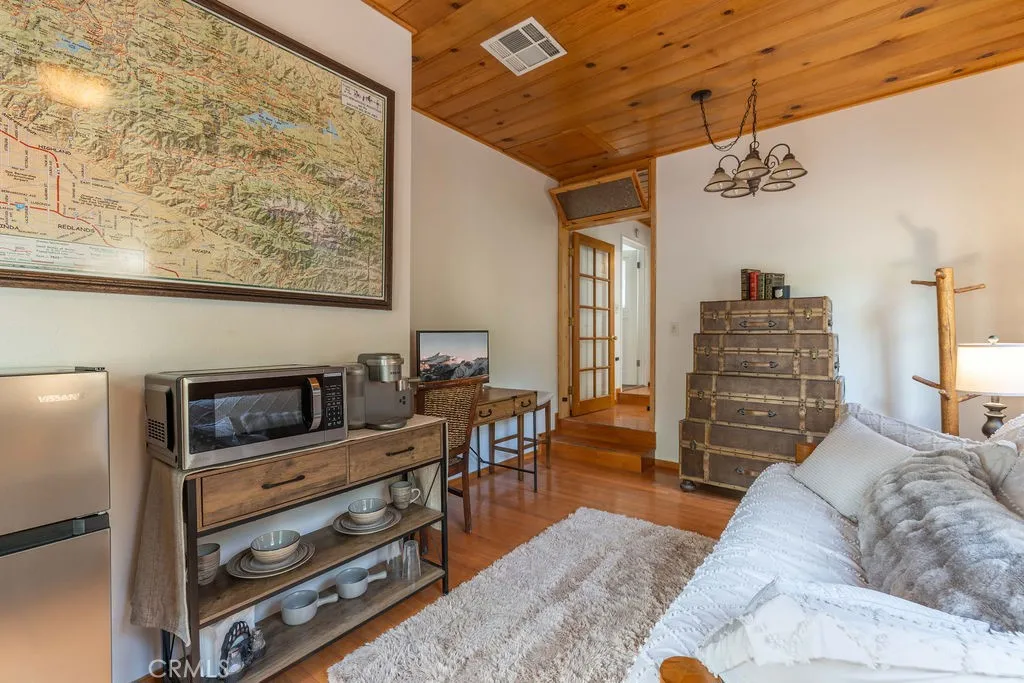 39335 N Shore Drive, Fawnskin, California 92333 home-pic-34