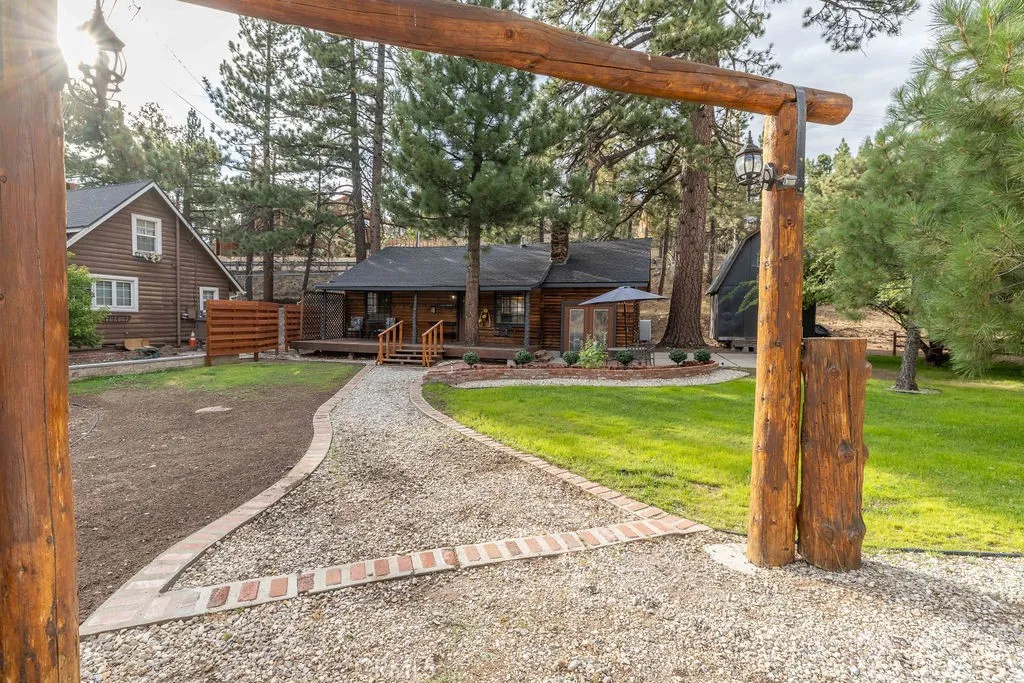 39335 N Shore Drive, Fawnskin, California 92333 home-pic-37