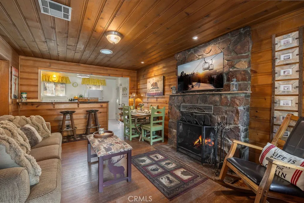 39335 N Shore Drive, Fawnskin, California 92333 home-pic-11