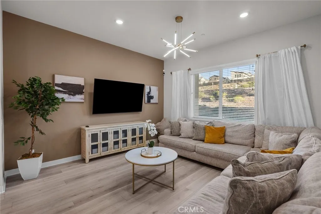 27258 Narrowleaf Willow Lane, Valencia, California 91381 home-pic-7