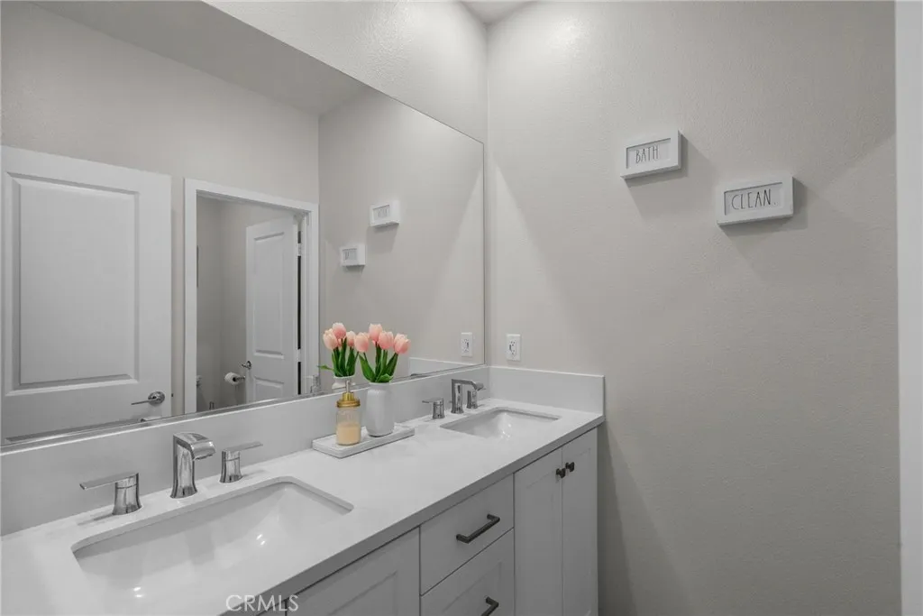 27258 Narrowleaf Willow Lane, Valencia, California 91381 home-pic-11
