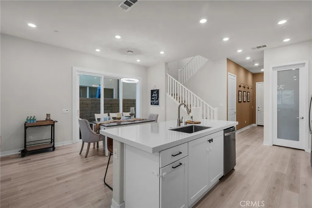 27258 Narrowleaf Willow Lane, Valencia, California 91381 home-pic-5