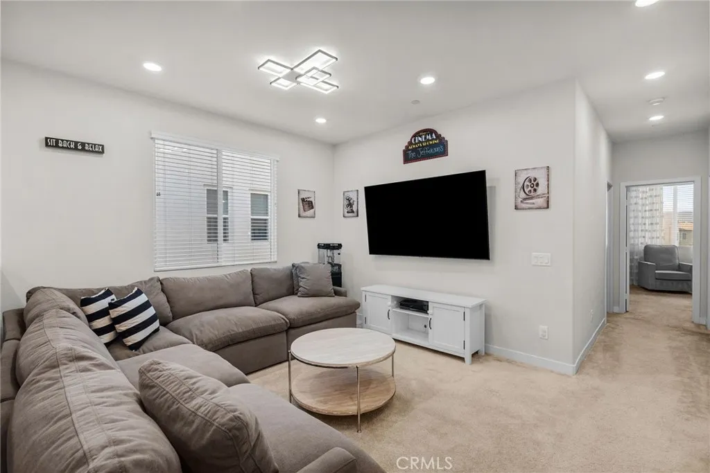 27258 Narrowleaf Willow Lane, Valencia, California 91381 home-pic-10