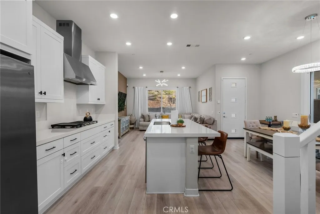 27258 Narrowleaf Willow Lane, Valencia, California 91381 home-pic-4