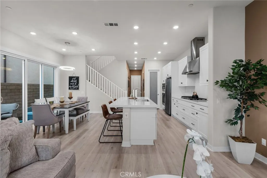 27258 Narrowleaf Willow Lane, Valencia, California 91381 home-pic-0