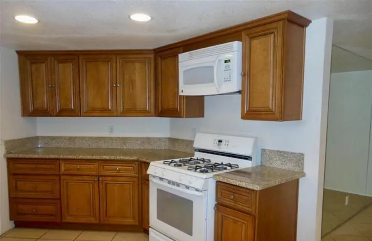 Helena kitchen 2