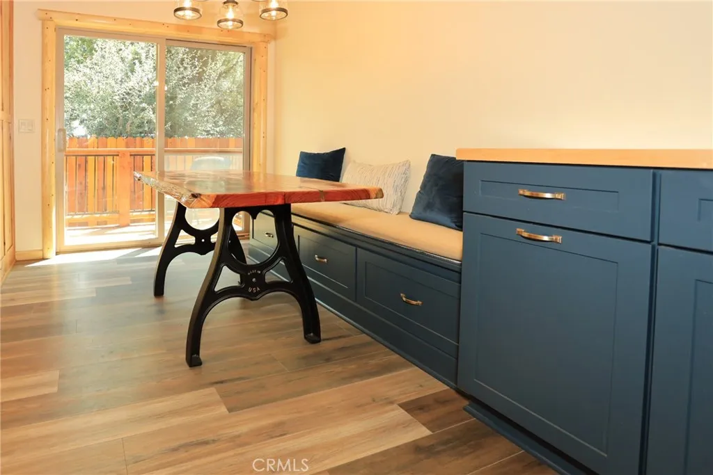 365 Santa Barbara Avenue, Sugarloaf, California 92386 home-pic-16