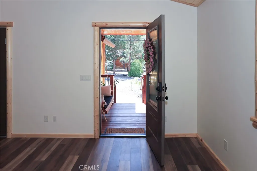 365 Santa Barbara Avenue, Sugarloaf, California 92386 home-pic-4