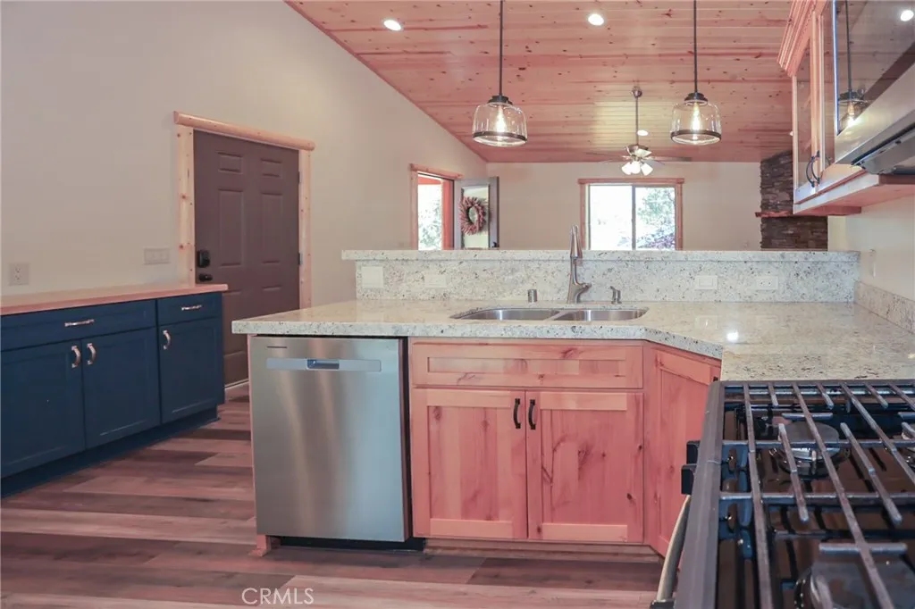 365 Santa Barbara Avenue, Sugarloaf, California 92386 home-pic-12