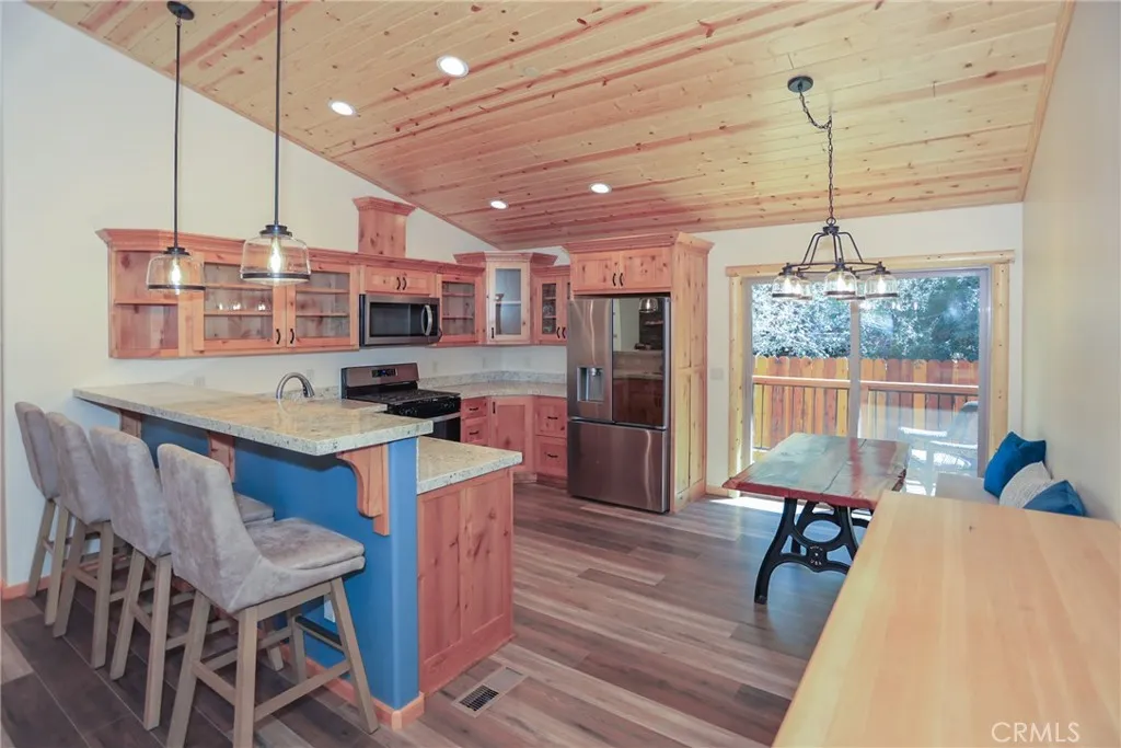 365 Santa Barbara Avenue, Sugarloaf, California 92386 home-pic-8