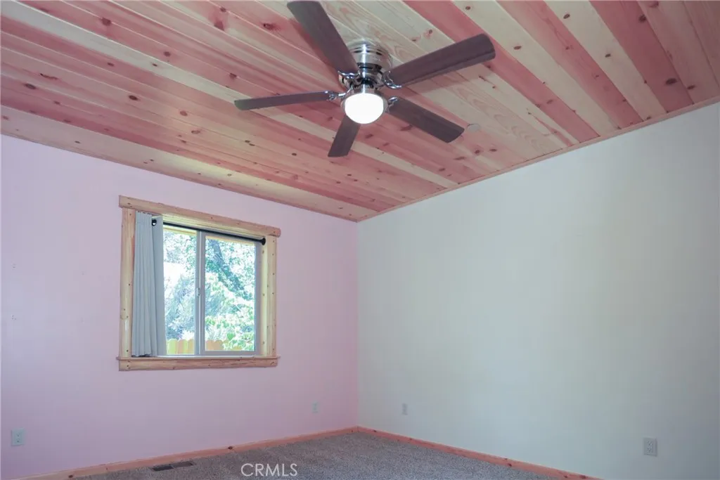 365 Santa Barbara Avenue, Sugarloaf, California 92386 home-pic-26