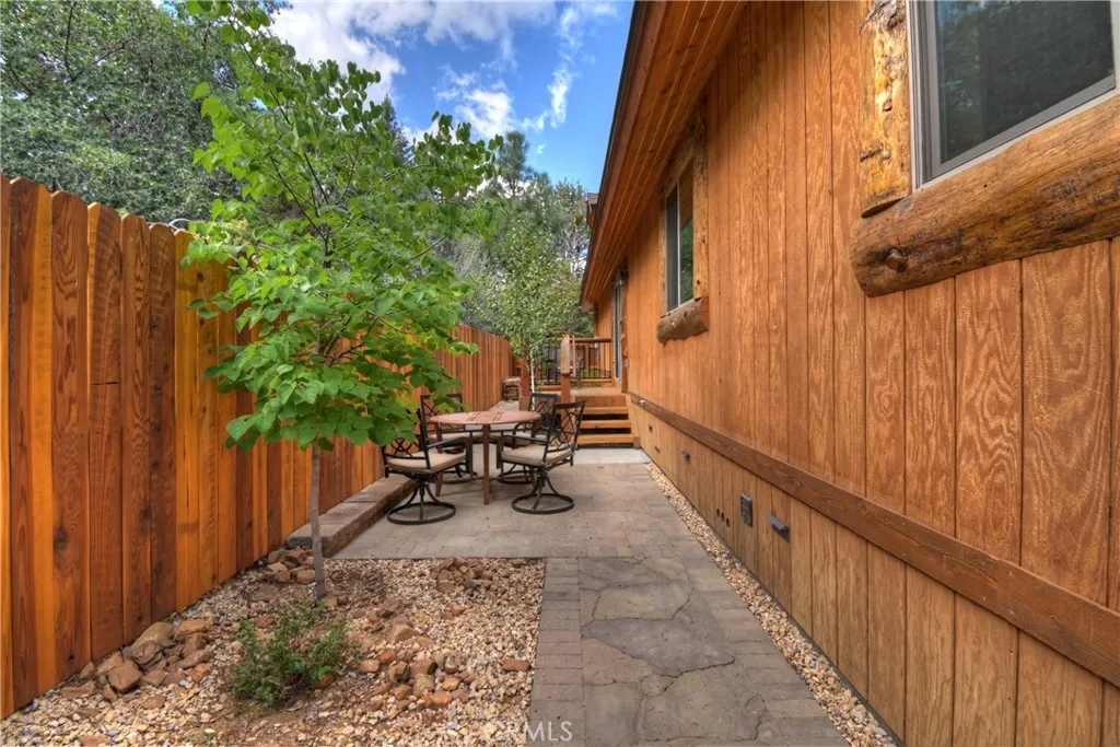 365 Santa Barbara Avenue, Sugarloaf, California 92386 home-pic-33
