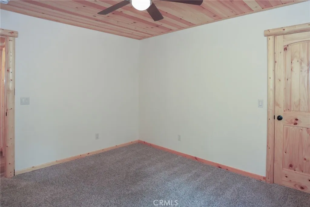 365 Santa Barbara Avenue, Sugarloaf, California 92386 home-pic-30