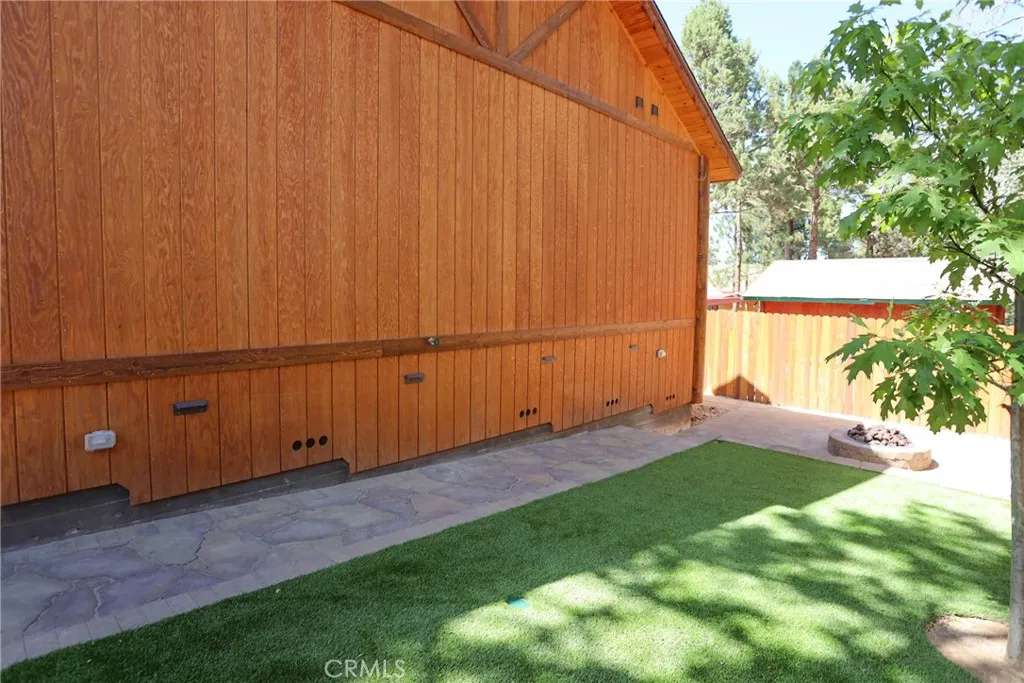 365 Santa Barbara Avenue, Sugarloaf, California 92386 home-pic-38